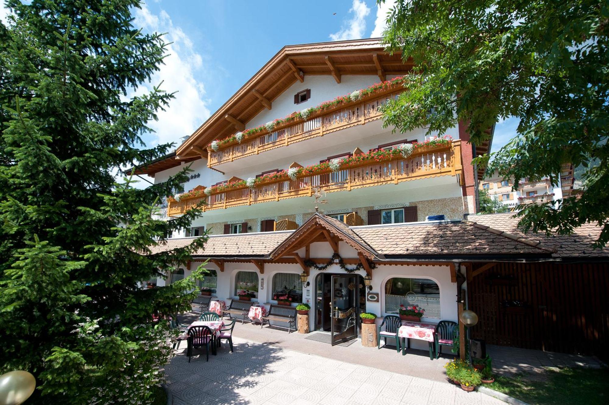 Hotel Cristallo Vigo di Fassa Exterior photo